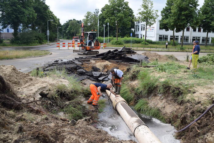 Reparatie werkzaamheden na grote lekkage in volle gang