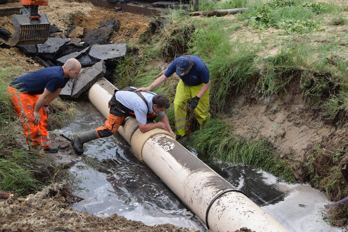 Reparatie werkzaamheden na grote lekkage in volle gang