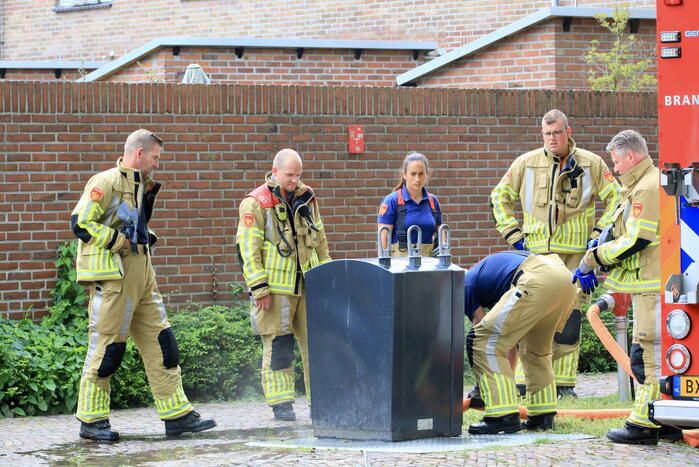 Ondergrondse container in brand