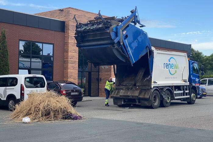 Lading van vuilniswagen in brand bij kwekerij Rozenhof