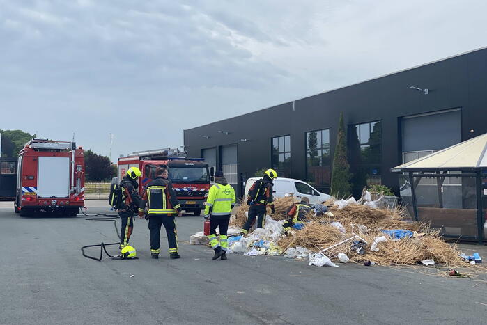 Lading van vuilniswagen in brand bij kwekerij Rozenhof