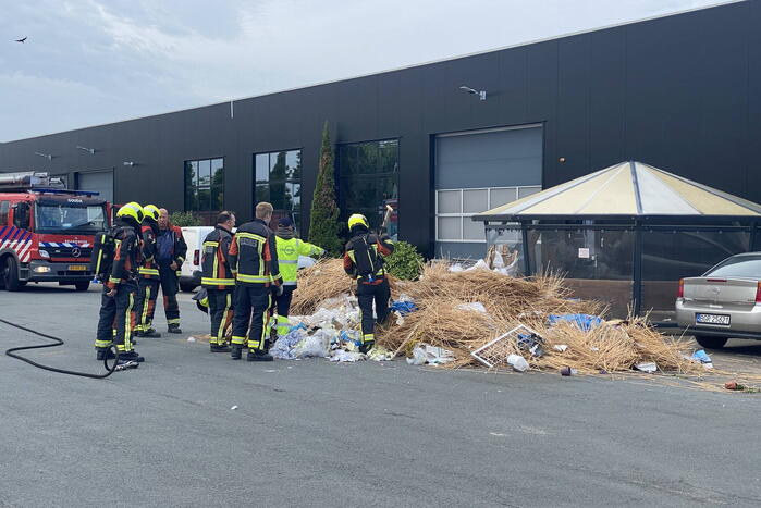 Lading van vuilniswagen in brand bij kwekerij Rozenhof