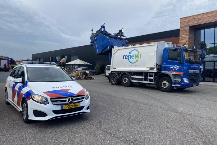 Lading van vuilniswagen in brand bij kwekerij Rozenhof