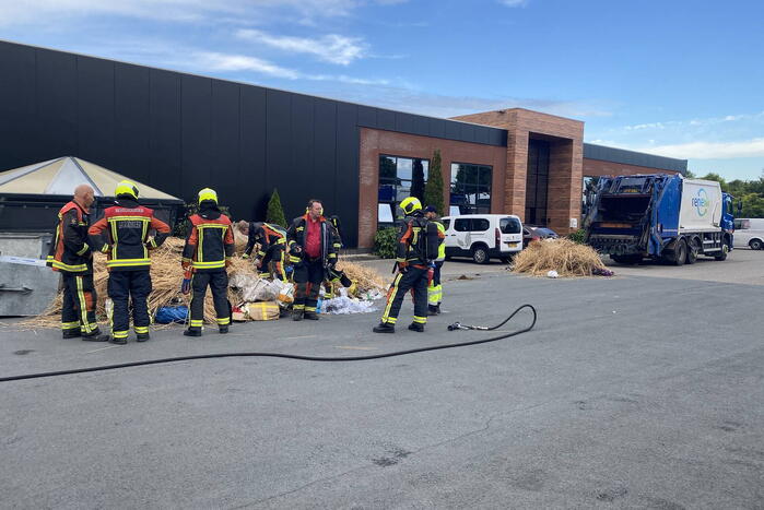 Lading van vuilniswagen in brand bij kwekerij Rozenhof