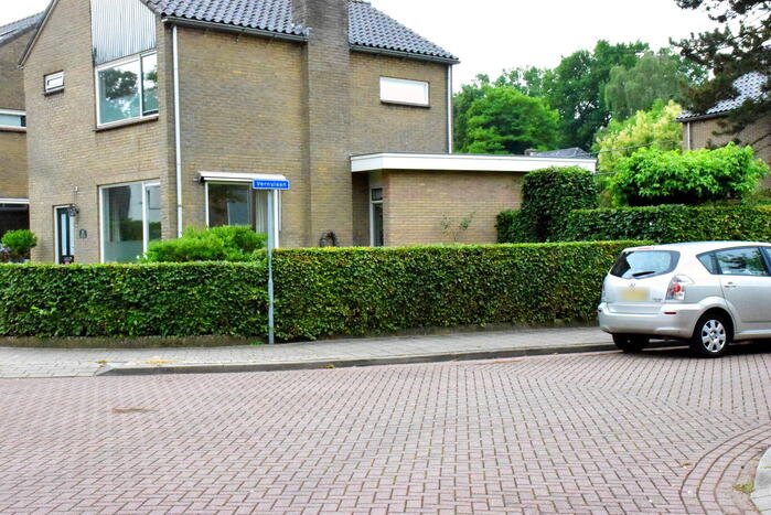 Politie lost waarschuwingsschoten bij aanhouding