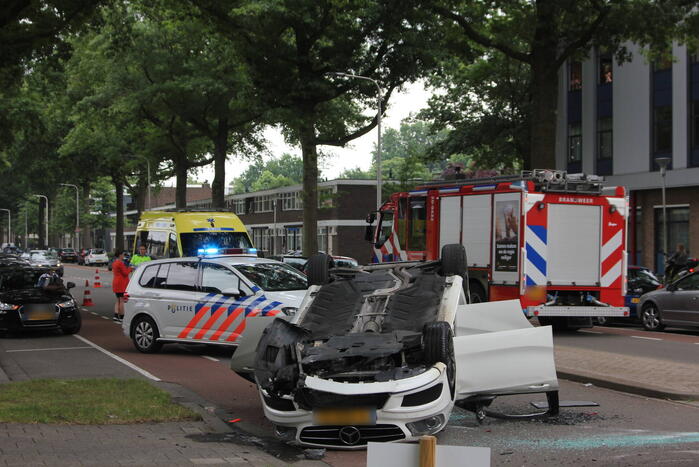 Mercedes slaat over de kop