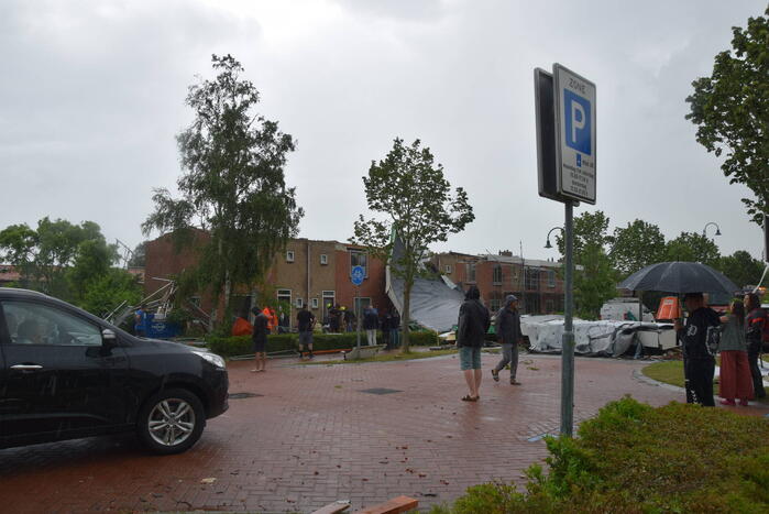 Windhoos richt grote schade aan, een dode