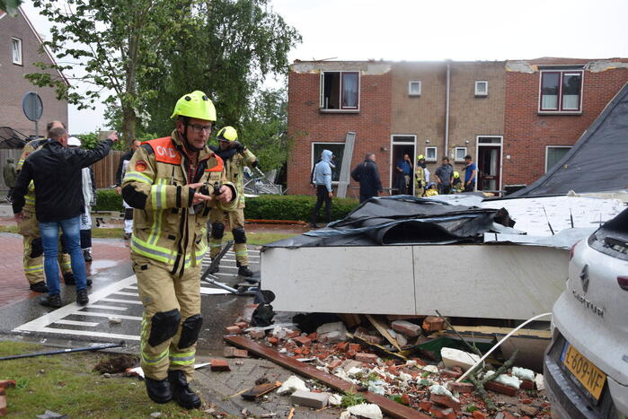Windhoos richt grote schade aan, een dode