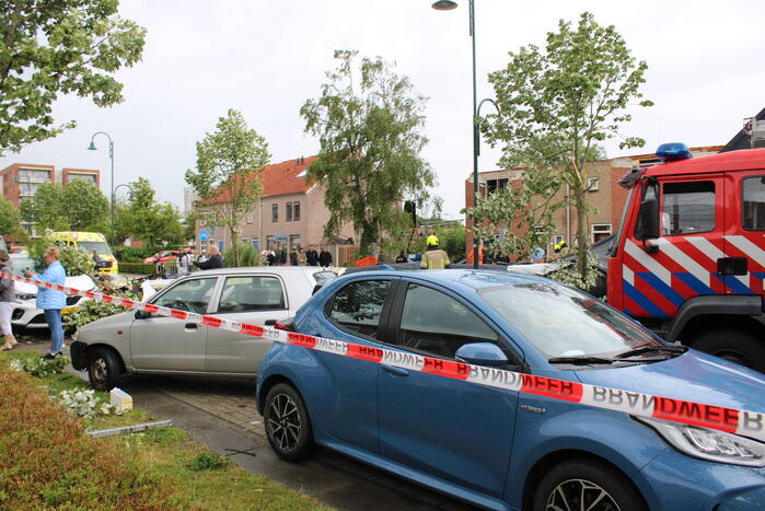 Windhoos richt grote schade aan, een dode