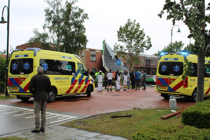 Windhoos richt grote schade aan, een dode