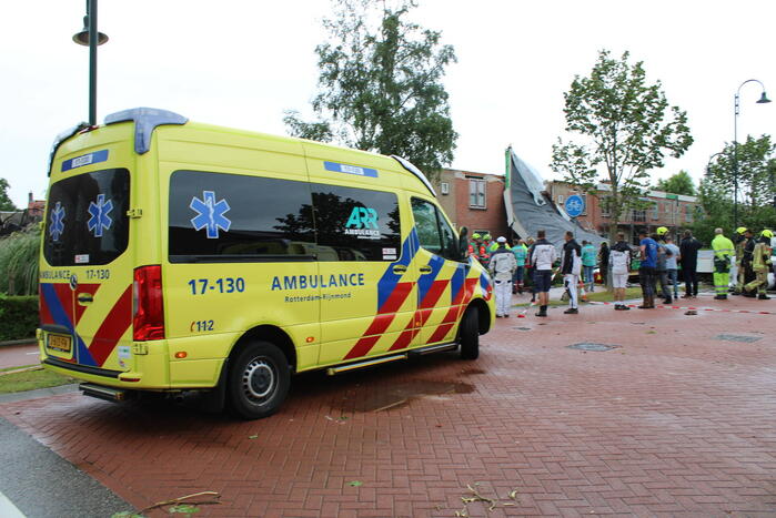 Windhoos richt grote schade aan, een dode