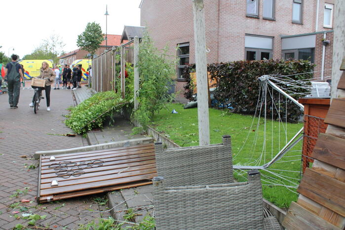 Windhoos richt grote schade aan, een dode