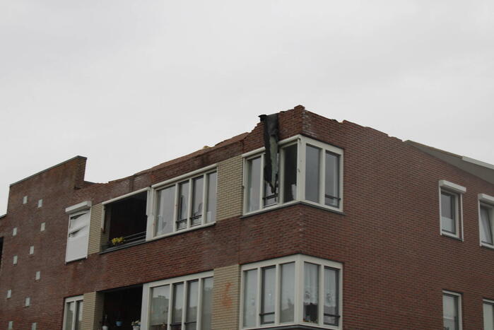 Windhoos richt grote schade aan, een dode