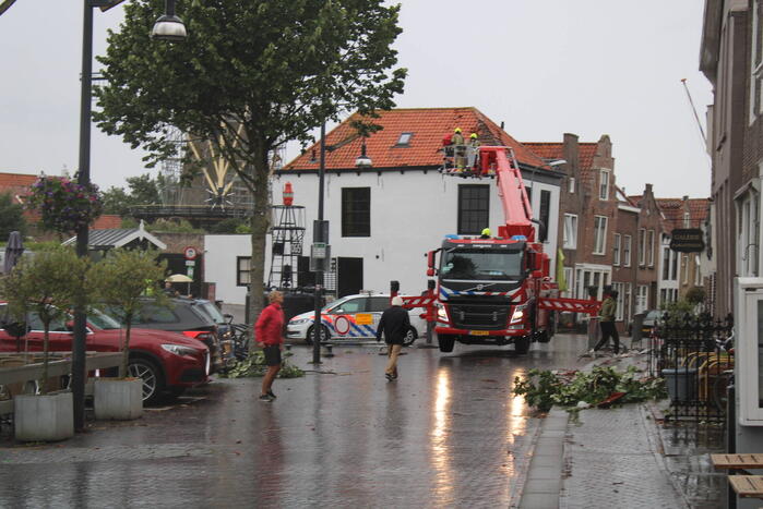 Windhoos richt grote schade aan, een dode