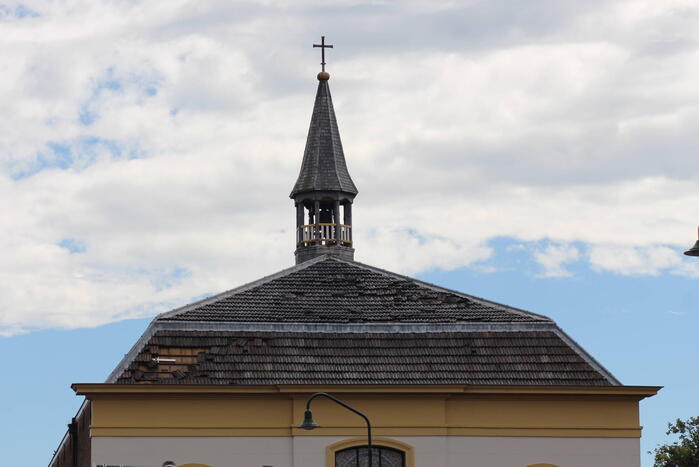Windhoos richt grote schade aan, een dode