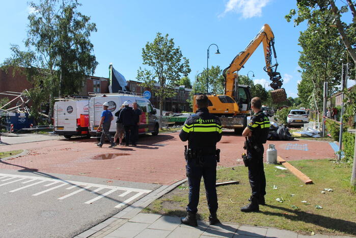 Windhoos richt grote schade aan, een dode