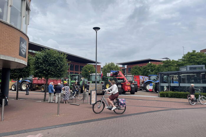 Boze boeren protesteren bij gemeentehuis
