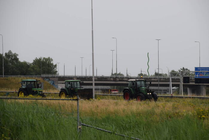 Boeren blokkeren snelweg