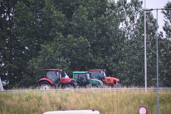 Boeren blokkeren snelweg