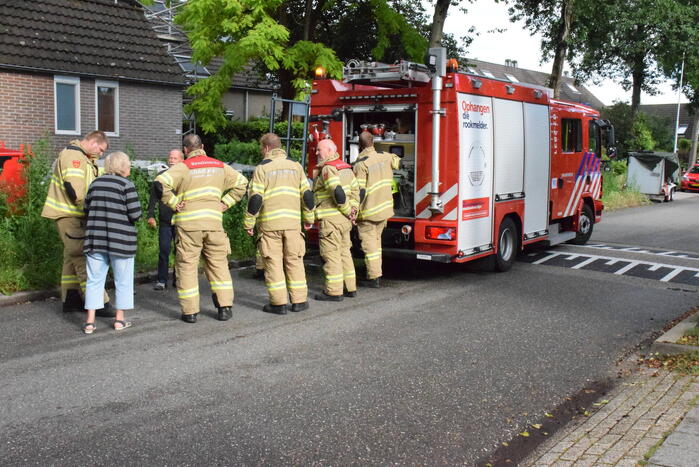 Brandweer hengelt sleutels uit put
