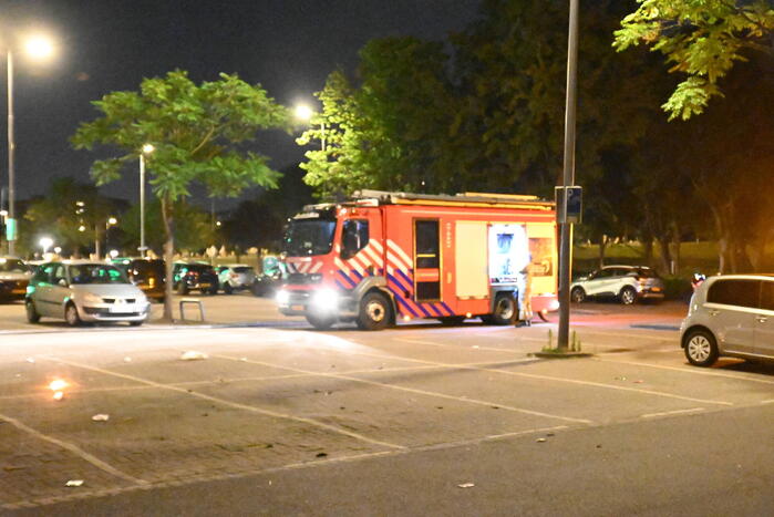 Geparkeerde auto uitgebrand op parkeerplaats