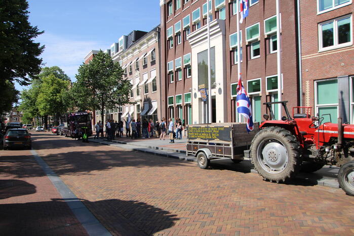 Boeren voeren actie bij Provinciehuis