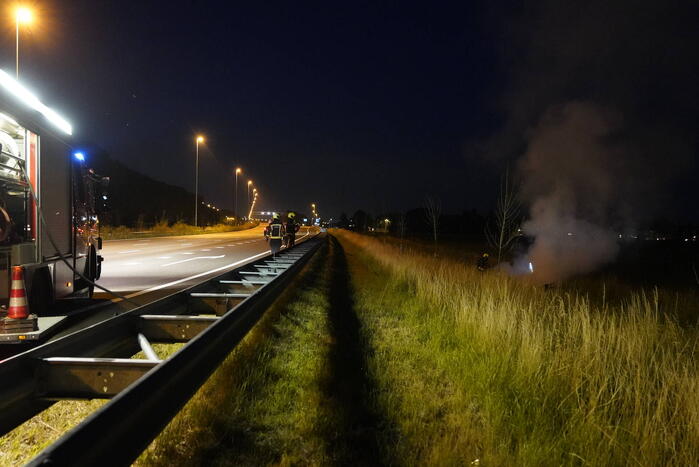Bermbrand langs de snelweg