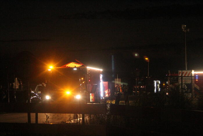 Brand verwoest loodsen van Rijnlandroute