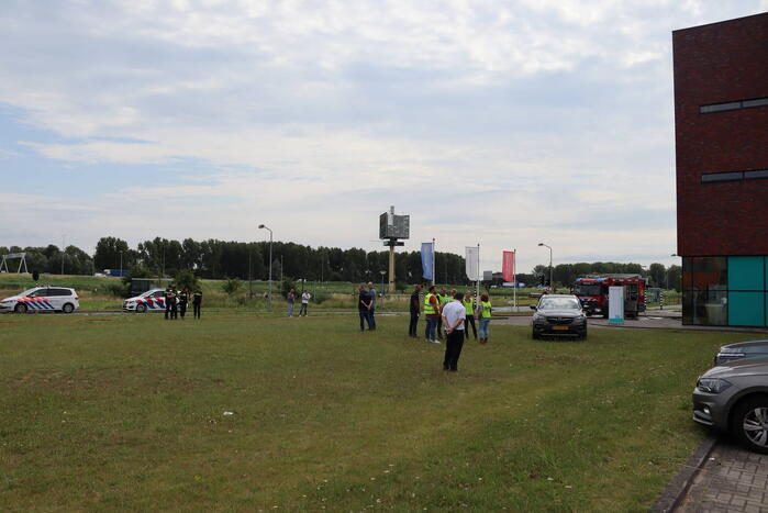 Veel rook uit bedrijfspand na brand