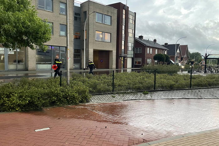 Straten onderwater door hoosbui