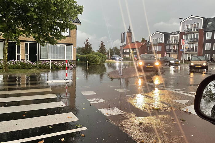 Straten onderwater door hoosbui