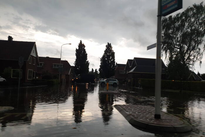 Straten onderwater door hoosbui