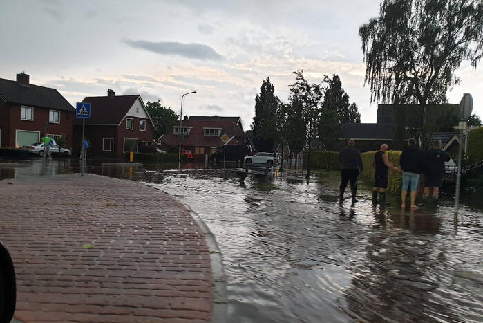 Straten onderwater door hoosbui