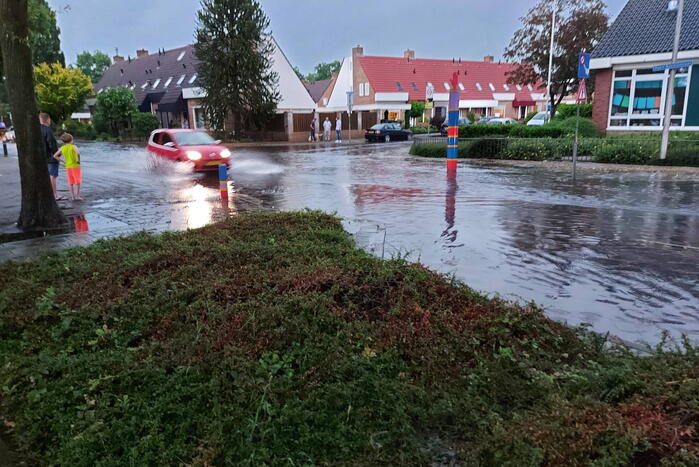 Straten onderwater door hoosbui