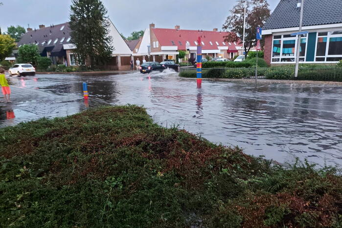 Straten onderwater door hoosbui