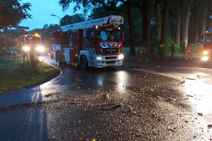 Straten onderwater door hoosbui