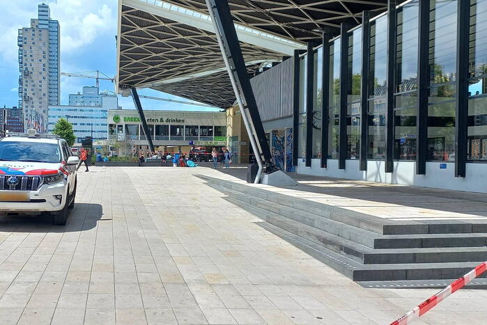 Hal NS-station ontruimd na mogelijk verdacht pakketje