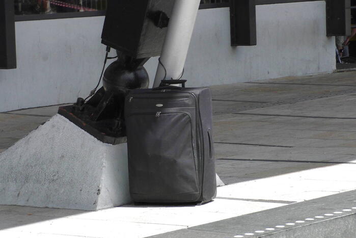 Hal NS-station ontruimd na mogelijk verdacht pakketje