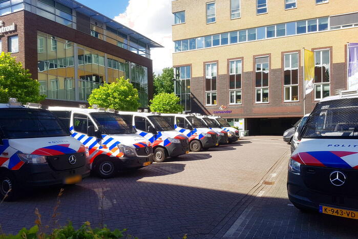 Mobiele eenheid verzameld zich wegens noodverordening