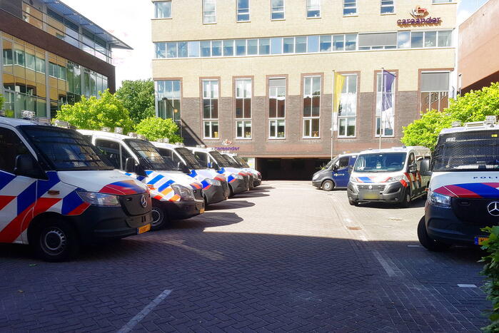 Mobiele eenheid verzameld zich wegens noodverordening