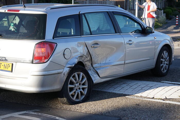 Flinke schade bij aanrijding personenauto's