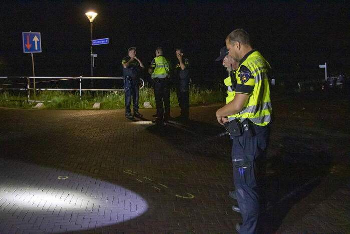 Twee zwaargewonde bij botsing met auto