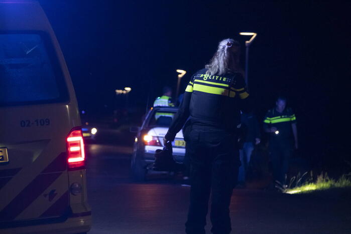 Twee zwaargewonde bij botsing met auto