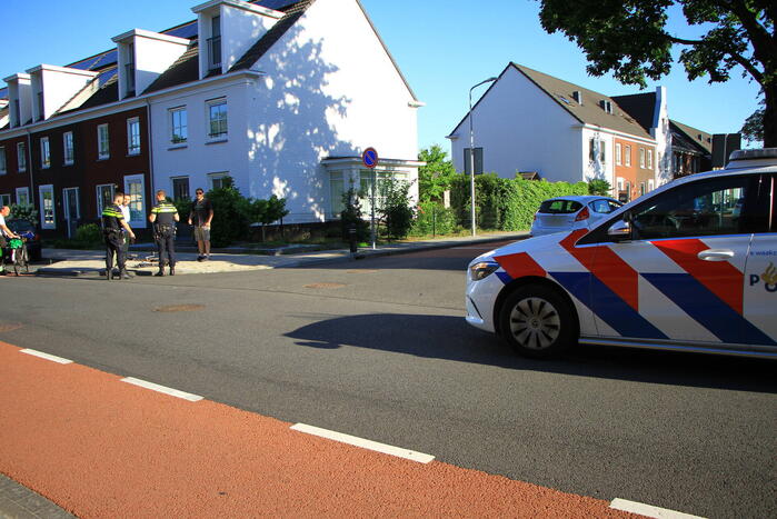 Fietser en automobilist botsen met elkaar