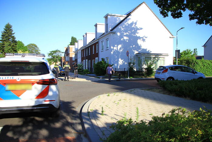 Fietser en automobilist botsen met elkaar