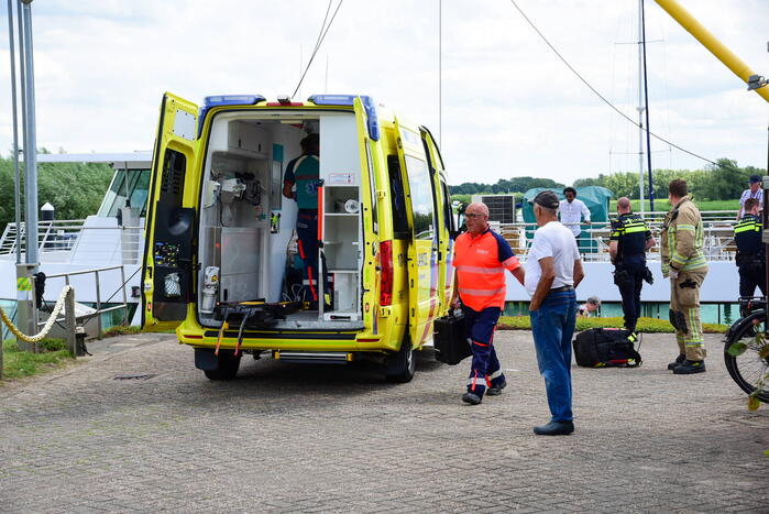 Traumahelikopter landt voor incident op partyschip
