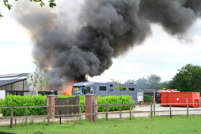 Ontploffingen bij brand in trailers