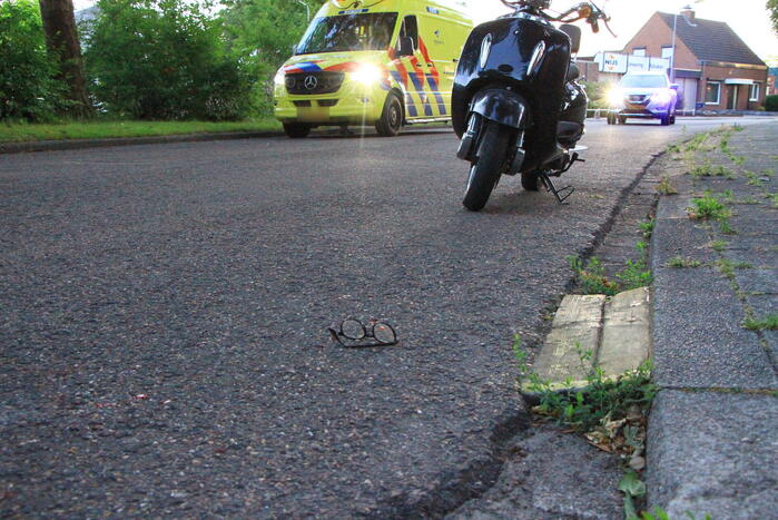 Scooterrijder gaat onderuit en raakt gewond