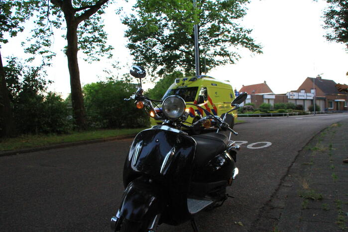 Scooterrijder gaat onderuit en raakt gewond