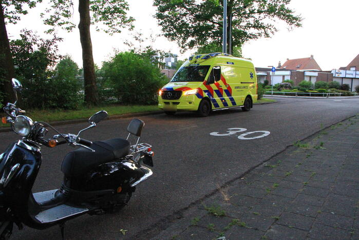 Scooterrijder gaat onderuit en raakt gewond